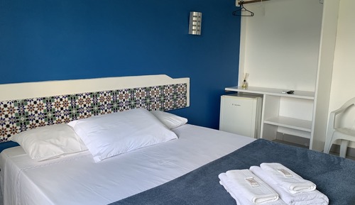 Habitación Confort con 1 cama doble o 2 individuales