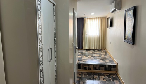 Habitación estándar doble, 1 cama de matrimonio grande, vistas a la ciudad