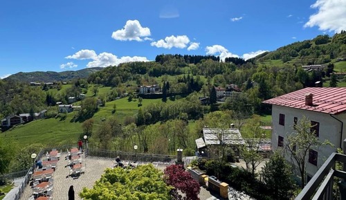 Habitación estándar con 1 cama doble o 2 individuales, vistas a la montaña