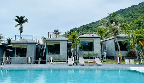 Deluxe Pool View