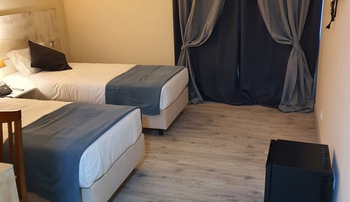 Habitación estándar con 1 cama doble o 2 individuales, vistas a la montaña
