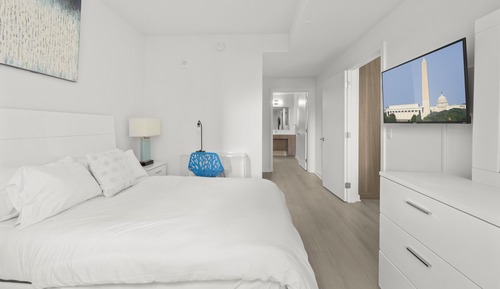 Apartamento de lujo, 2 habitaciones, balcón (Room décor/layout/colors vary by unit)