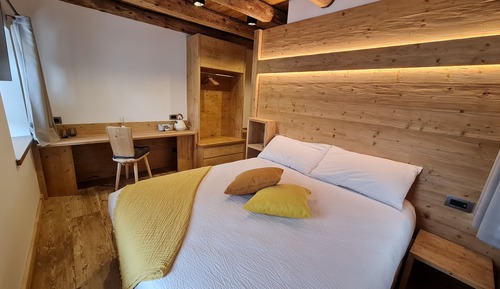 Habitación Confort con 1 cama doble o 2 individuales, baño privado (calma)