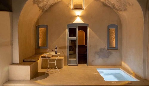 Superior Cellar ( I and II) with Outdoor Hot Tub