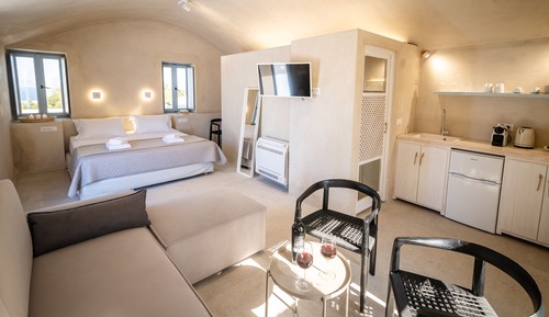Premier Cellar IV with Outdoor Hot Tub and Sea View