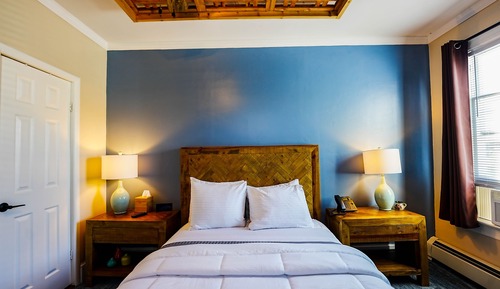 One Queen Bed