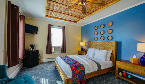 One Queen Bed with Scenic View
