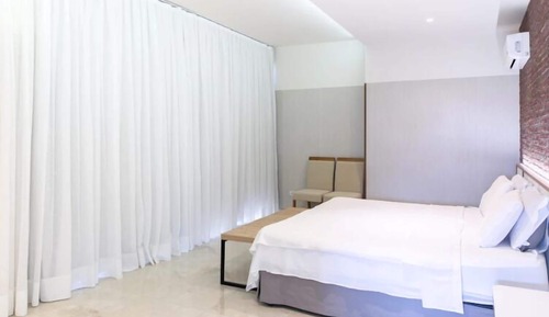 Suite presidencial, bañera, vistas parciales al mar