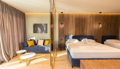 Deluxe Family Room