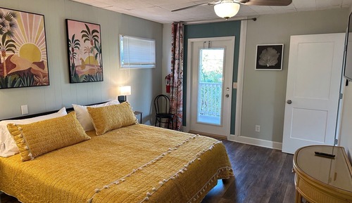 Suite, varias camas, balcón (Room #5, Upstairs)