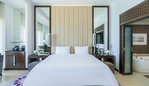 Habitación Premium, balcón (Corniche view)