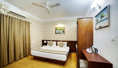 Suite, 1 cama de matrimonio grande, vistas a la ciudad