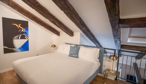 Duplex Suite With Square View