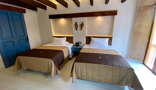 Habitación de diseño doble, 2 camas de matrimonio, balcón, vistas al complejo turístico