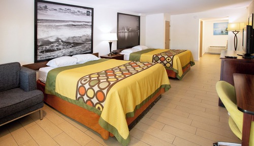 Habitación básica, 2 camas de matrimonio, no fumadores, vistas a la piscina