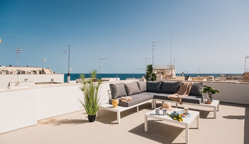 Apartamento panorámico, 2 habitaciones, terraza, vistas parciales al mar