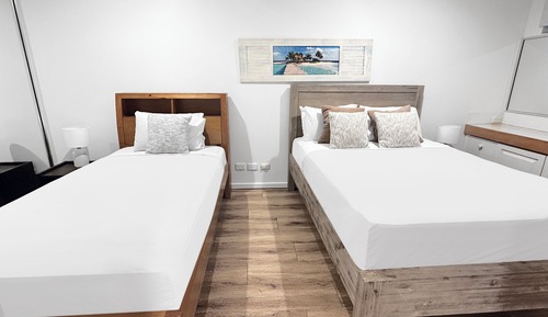 Apartamento, 2 habitaciones, junto a la playa (Poinciana 206)