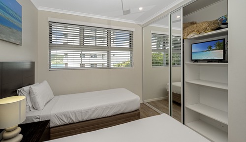 Apartamento ejecutivo, 3 habitaciones, junto a la playa (Poinciana 201)