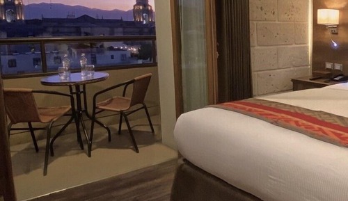 Habitación Deluxe, 1 cama de matrimonio grande, balcón, vistas a la ciudad
