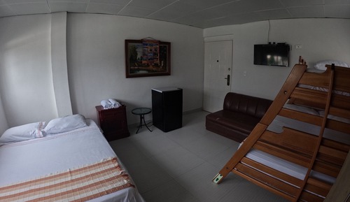 Habitación familiar, varias camas, baño privado