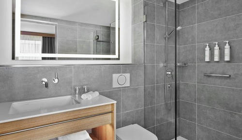 Habitación, 1 cama de matrimonio grande, vistas a la ciudad, en esquina