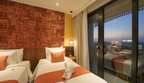 Habitación individual Deluxe, varias camas, balcón, vistas a la ciudad