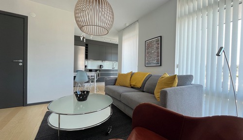 Apartamento exclusivo, 1 cama de matrimonio con sofá cama, vistas a la piscina