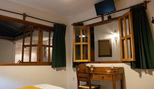 Habitación superior, 1 cama de matrimonio grande, baño privado
