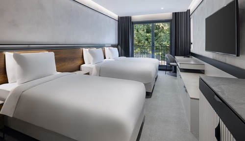 Habitación triple Deluxe, en la zona del jardín
