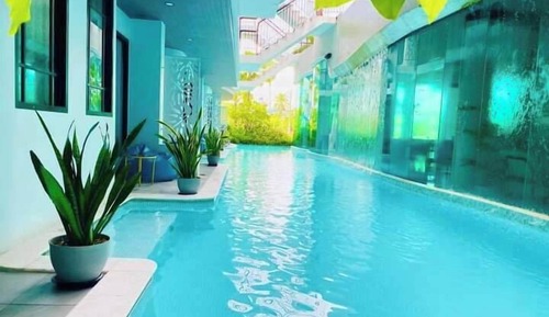 Pool Access Room