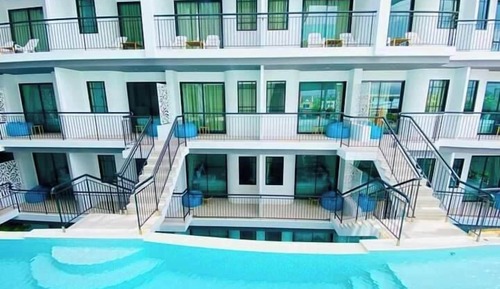 Habitación Deluxe con 1 cama doble o 2 individuales, vistas a la piscina