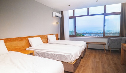 Habitación familiar con 1 cama doble o 2 individuales