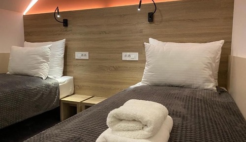 Habitación básica con 1 cama doble o 2 individuales, 2 camas individuales, no fumadores