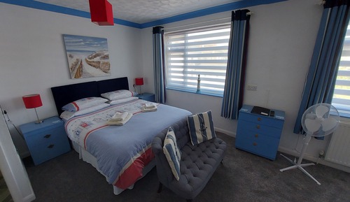 Habitación familiar (Room 11 Second Floor)