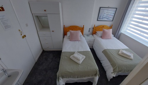 Habitación familiar (Room 12/14)