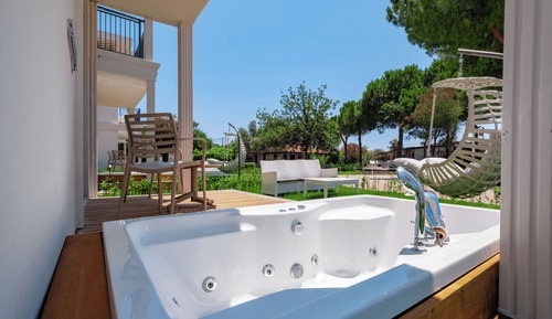 SELECTUM FAMILY GARDEN JAKUZZI