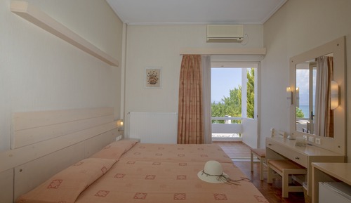 Habitación clásica con 1 cama doble o 2 individuales, 1 cama doble o 2 individuales, vistas al mar