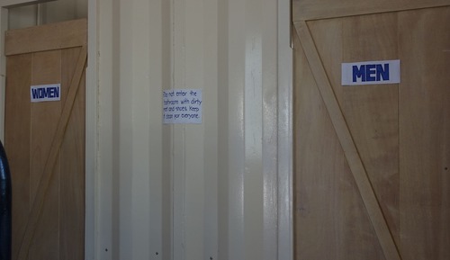 Dormitorio compartido económico, varias camas, 2 baños, junto a la playa