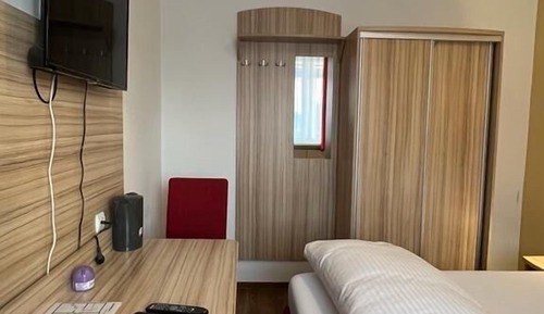 Habitación básica con 2 camas individuales, 2 camas individuales