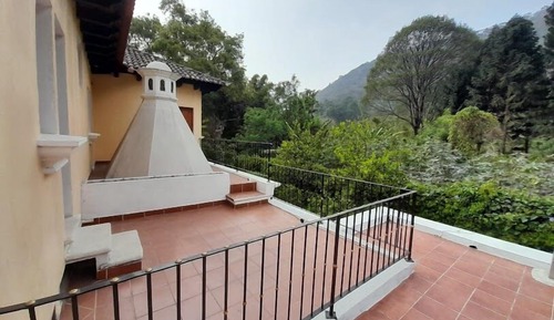 Habitación con 2 camas individuales, terraza, vistas a la ciudad
