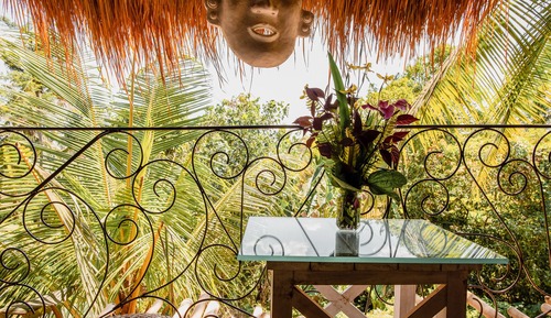Casa en un árbol tradicional (Magical Modern Bamboo Treehouse)
