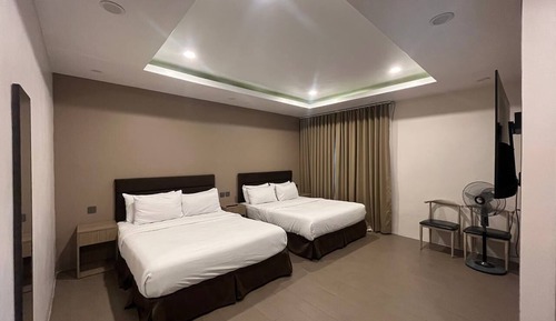 Habitación cuádruple estándar, 2 camas dobles, sin ventanas