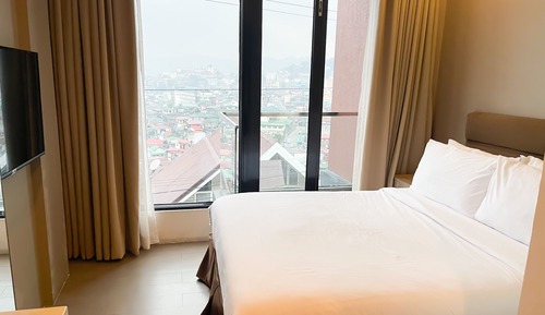 Habitación cuádruple básica, 2 camas de matrimonio, balcón, vistas a la ciudad