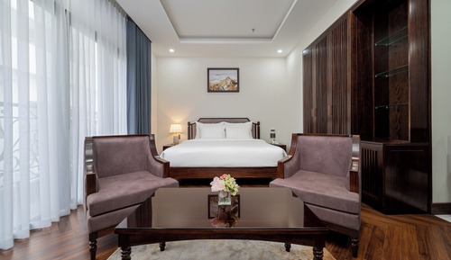 Estudio clásico, 1 cama de matrimonio grande, balcón