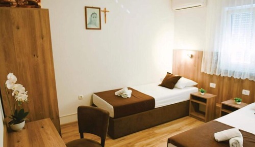 Deluxe Quintuple Room