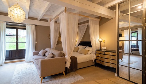 Suite, 1 cama de matrimonio grande con sofá cama, bañera, vistas al jardín