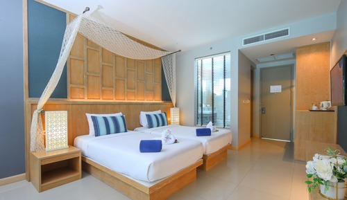 Habitación Deluxe, acceso a la piscina