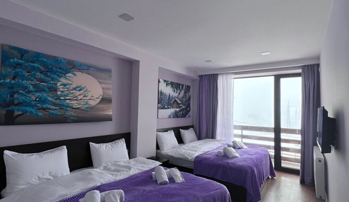 Habitación cuádruple estándar, varias camas, vistas a la montaña