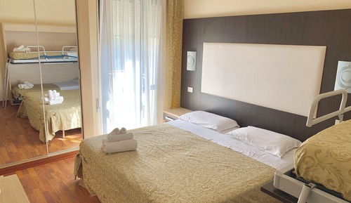 Habitación cuádruple, vistas al mar