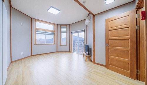 Habitación (byeol hana-e si)